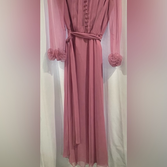 Miss Elliette California Ruffled Collar Full length Dress *Like New*. Size 6 - Picture 3 of 9
